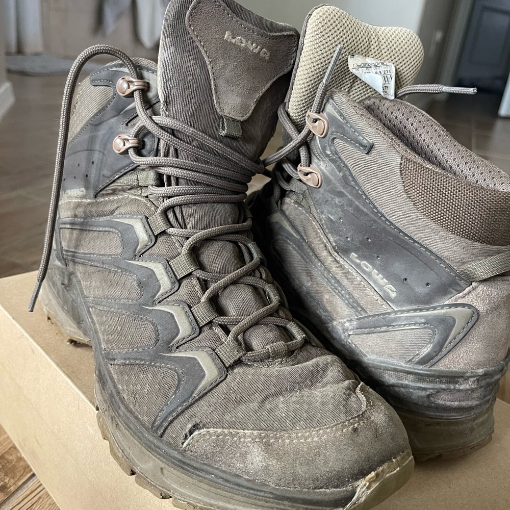 Lowa Men’s Beige and Brown Hiking Boots